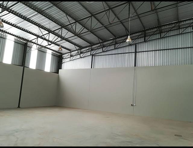 700M² WAREHOUSE TO LET IN WYCHWOOD